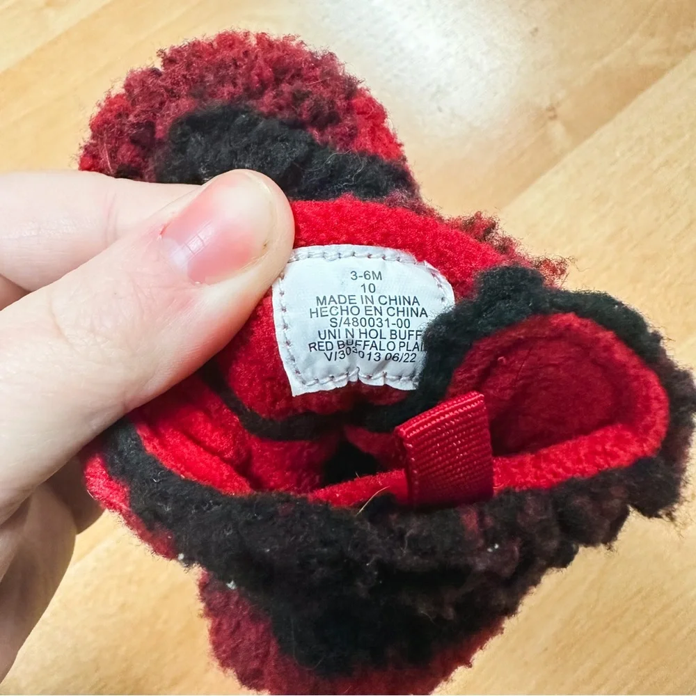 Old Navy Red & Black Buffalo Plaid Cozy Lined Sherpa Booties Size 3-6M